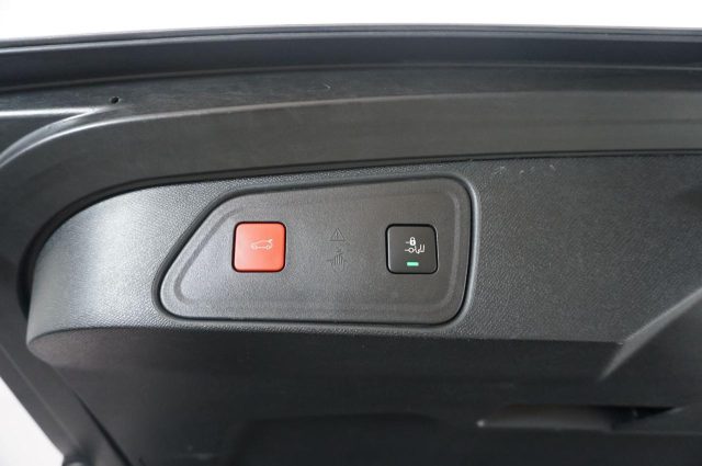 PEUGEOT 3008 usata, con Volante in pelle