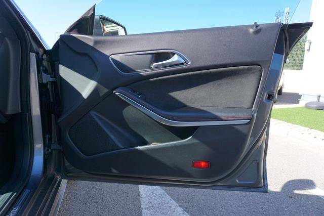 MERCEDES-BENZ CLA 180 usata, con Volante multifunzione