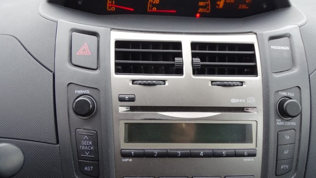 TOYOTA Yaris usata 95