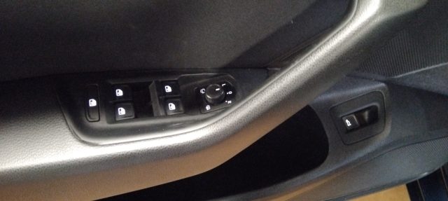 VOLKSWAGEN Passat Variant usata, con Autoradio digitale