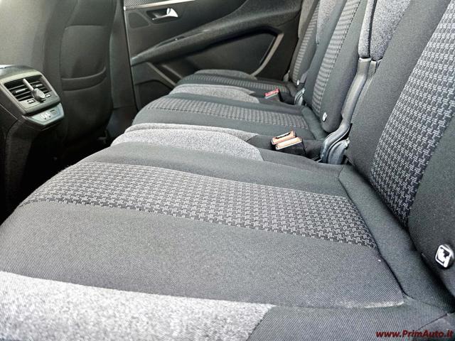 PEUGEOT 5008 usata, con Park Distance Control
