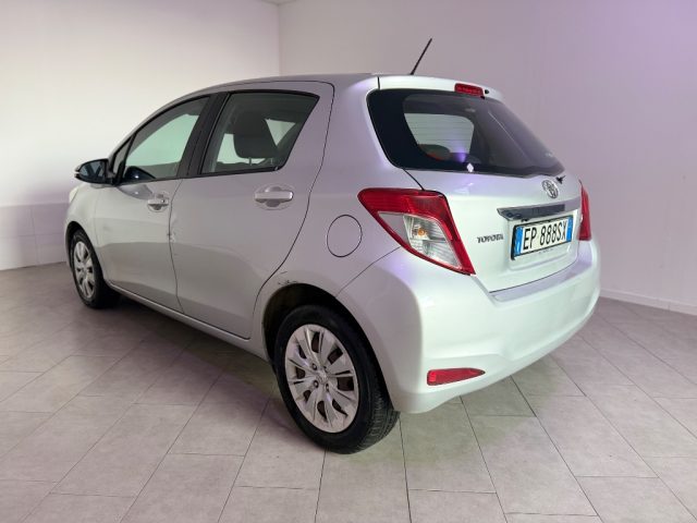 TOYOTA Yaris usata 8