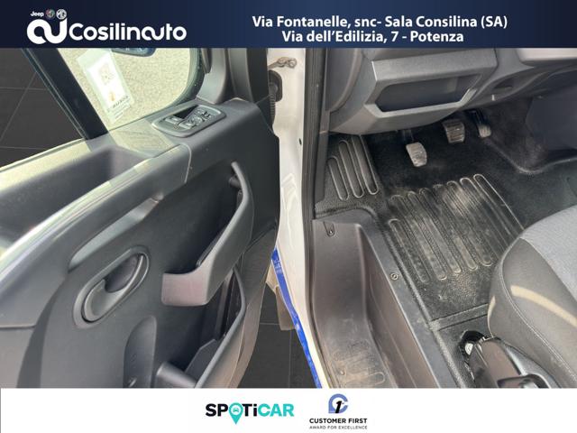 NISSAN Interstar usata, con USB