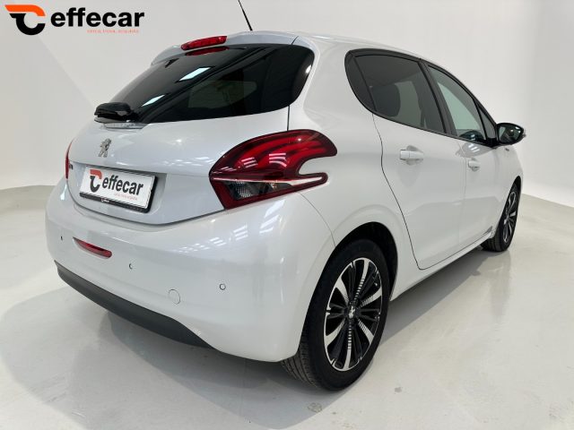PEUGEOT 208 usata, con Autoradio