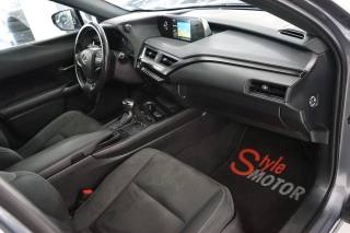 LEXUS UX 250h usata, con Sistema di navigazione