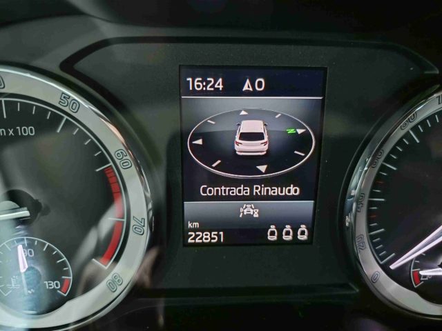SKODA Karoq usata, con Bracciolo