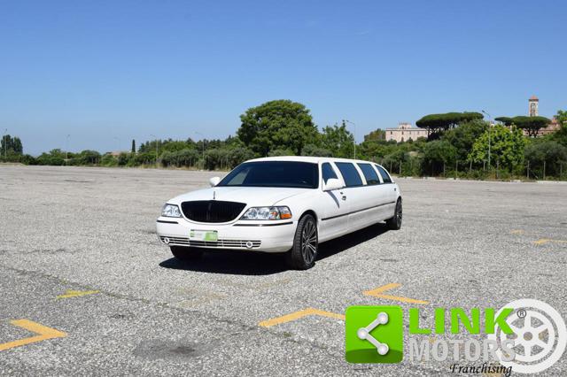 LINCOLN Town Car usata 1