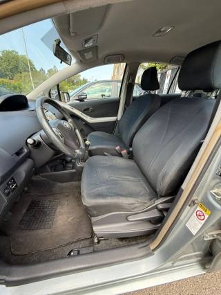 TOYOTA Yaris usata, con Specchietti laterali elettrici