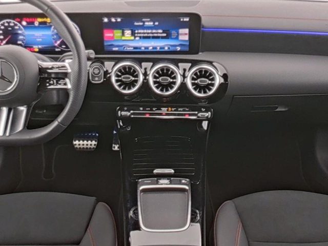 MERCEDES-BENZ CLA 180 usata, con Autoradio