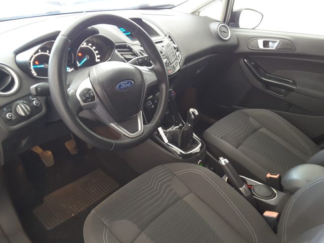 FORD Fiesta usata, con Autoradio