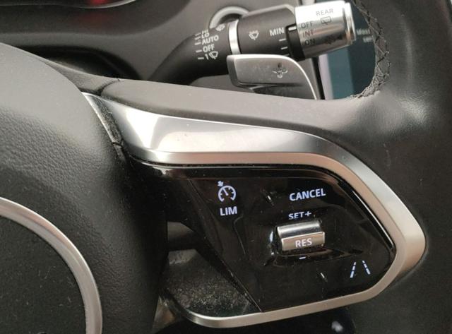 JAGUAR E-Pace usata, con Park Distance Control