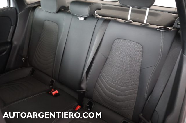 MERCEDES-BENZ GLA 180 usata, con Sensori di parcheggio posteriori