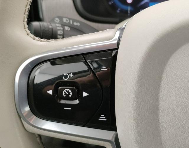 VOLVO V90 Cross Country usata, con Park Distance Control