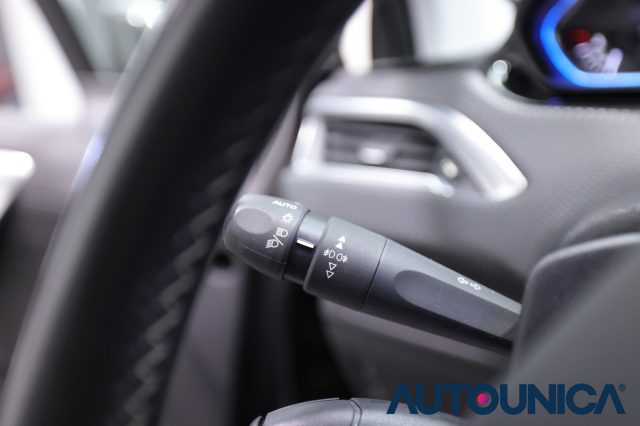 PEUGEOT 2008 usata, con Touch screen