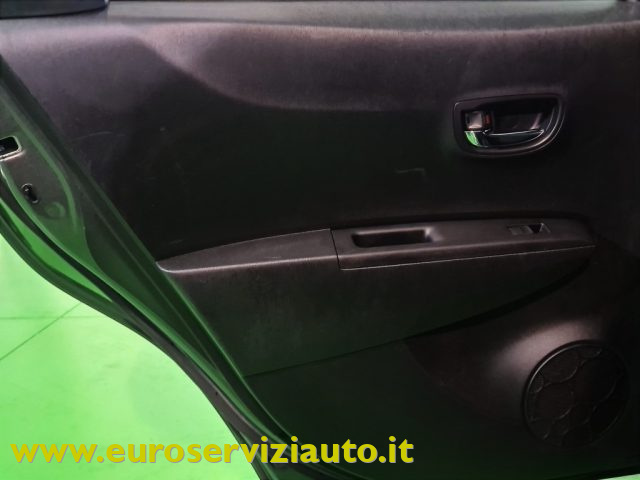 TOYOTA Yaris usata 39