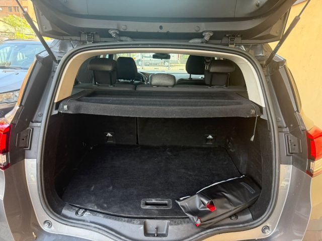 RENAULT Scenic usata, con Sedile posteriore sdoppiato
