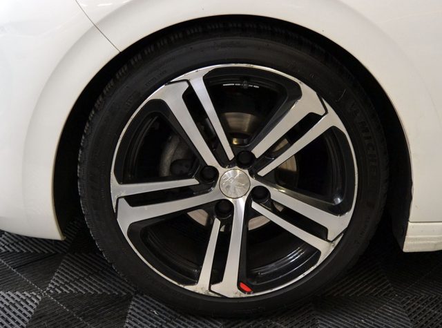 PEUGEOT 208 usata, con USB