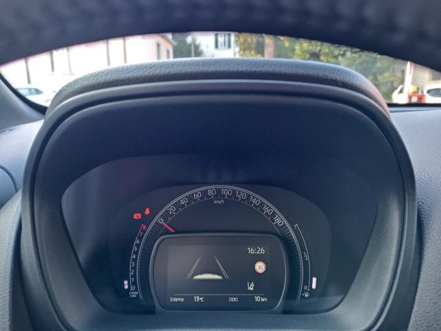 TOYOTA Aygo X usata, con Park Distance Control