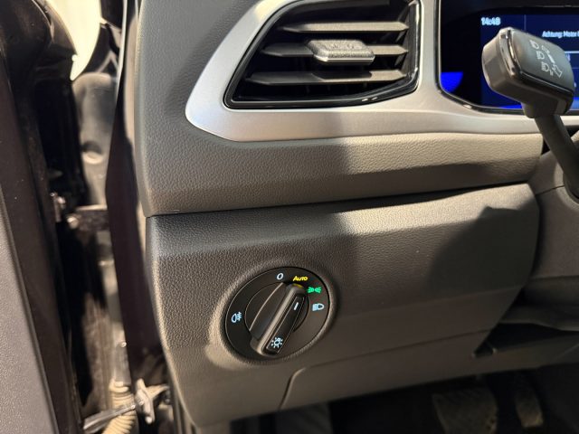 VOLKSWAGEN T-Roc usata, con Controllo automatico clima