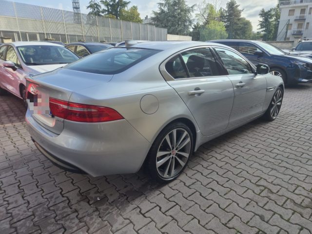 JAGUAR XE usata, con Autoradio