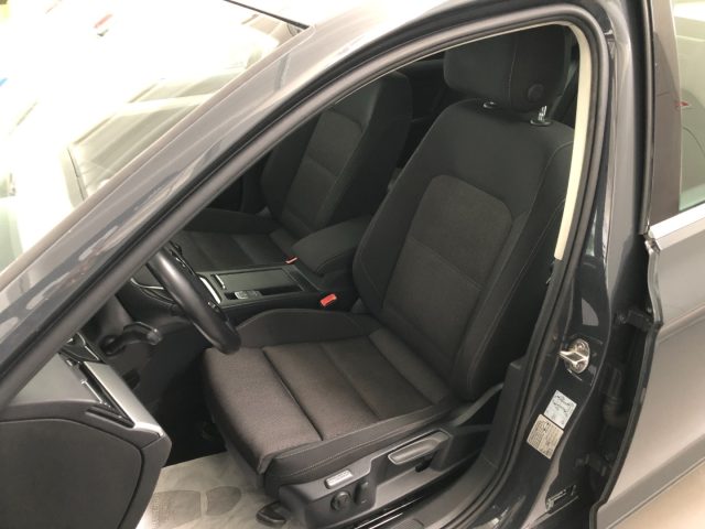 VOLKSWAGEN Passat Variant usata, con Airbag testa