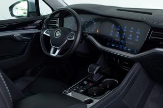 VOLKSWAGEN Touareg usata, con Autoradio