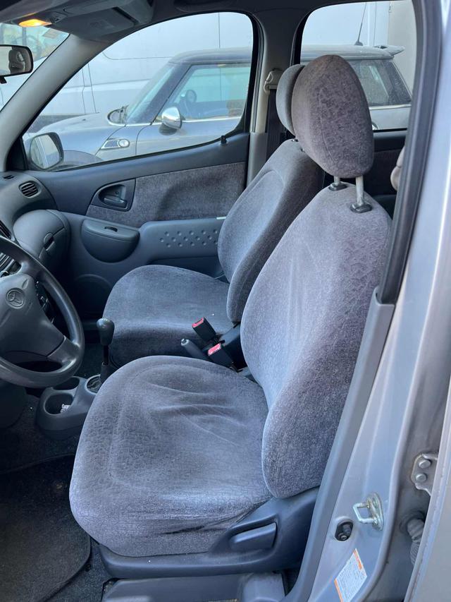 TOYOTA Yaris usata, con Specchietti laterali elettrici
