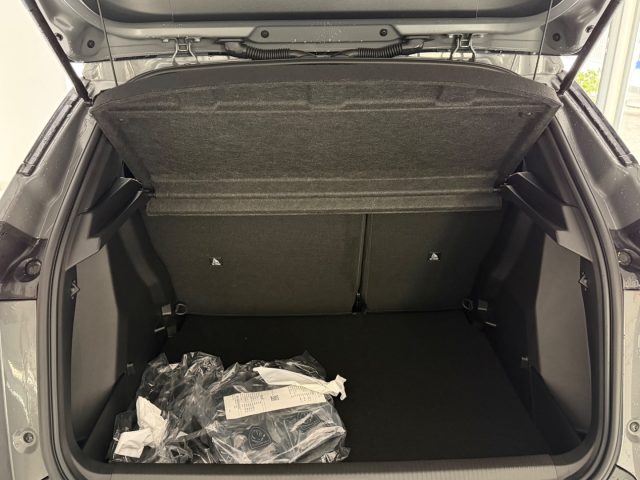 PEUGEOT 2008 usata, con Sedile posteriore sdoppiato