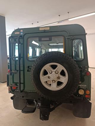 LAND ROVER Defender usata 4