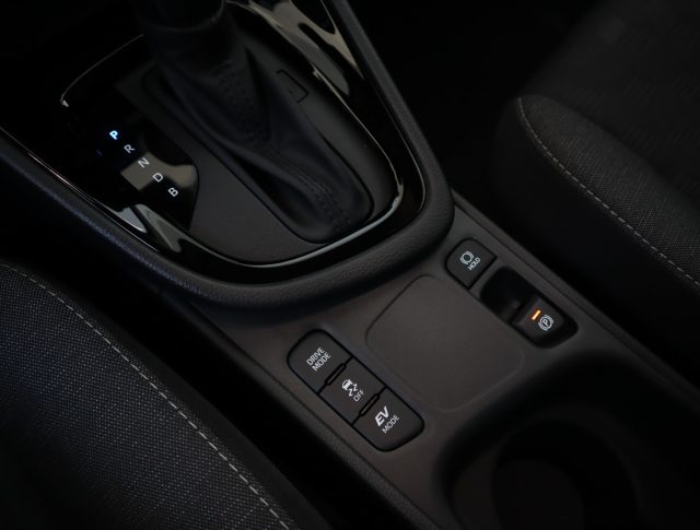 TOYOTA Yaris usata, con Autoradio digitale