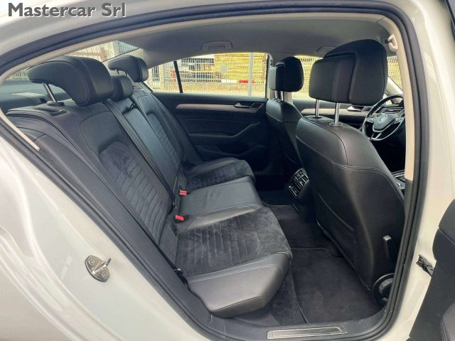 VOLKSWAGEN Passat usata, con Fari LED