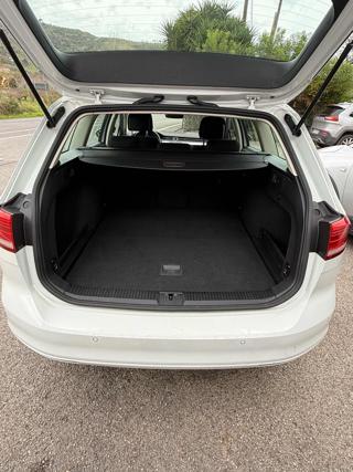 VOLKSWAGEN Passat Variant usata, con Airbag