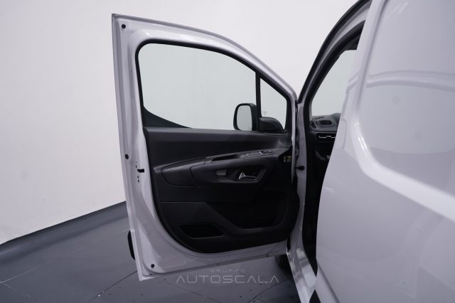 OPEL Combo usata, con Touch screen
