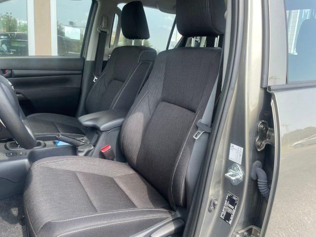 TOYOTA Hilux usata, con Bluetooth