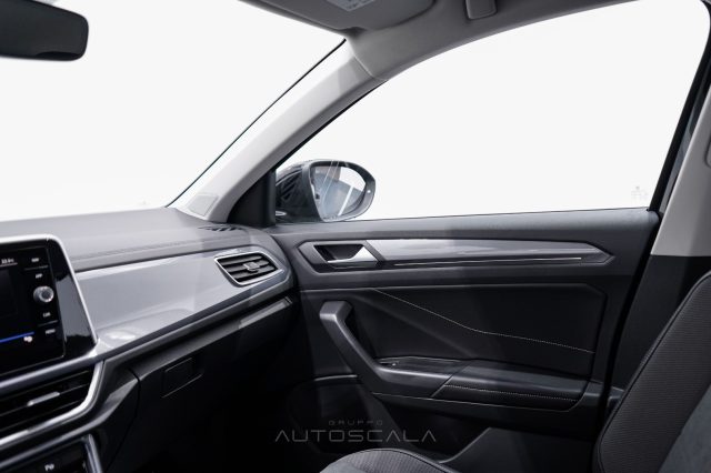 VOLKSWAGEN T-Roc usata, con Autoradio digitale