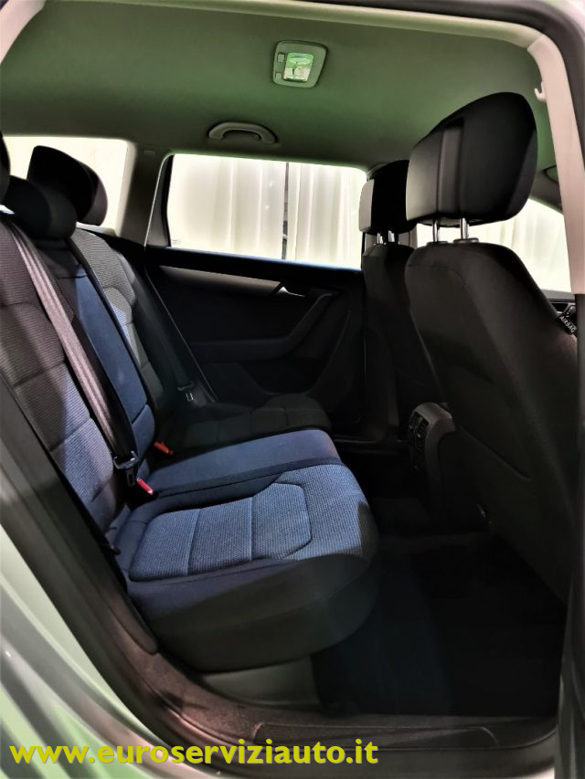 VOLKSWAGEN Passat usata 50