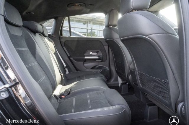 MERCEDES-BENZ GLA 180 usata, con Cerchi in lega