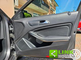 MERCEDES-BENZ GLA 200 usata, con Autoradio digitale