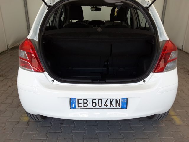 TOYOTA Yaris usata 12