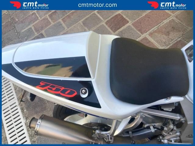 SUZUKI GSX R 750 usata 9