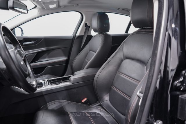 JAGUAR XE usata, con ESP