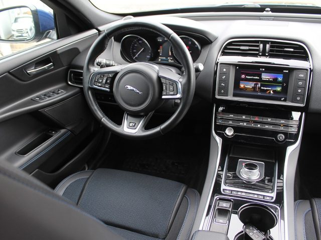 JAGUAR XE usata, con Fendinebbia