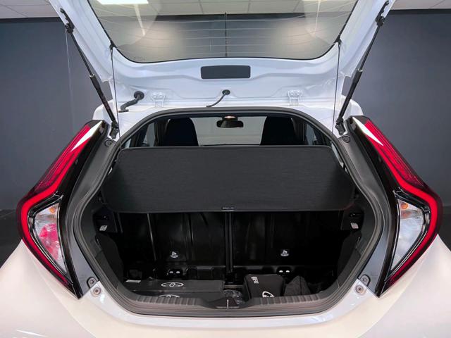 TOYOTA Aygo X usata, con USB