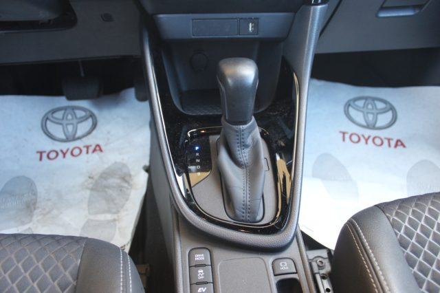 TOYOTA Yaris usata, con Autoradio digitale