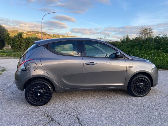 LANCIA Ypsilon usata, con Luci diurne