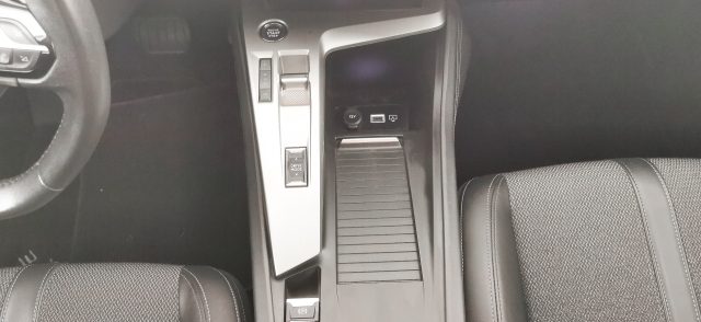 PEUGEOT 308 usata, con Airbag testa