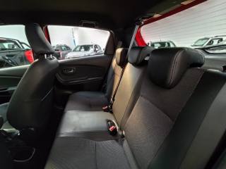 TOYOTA Yaris usata 24