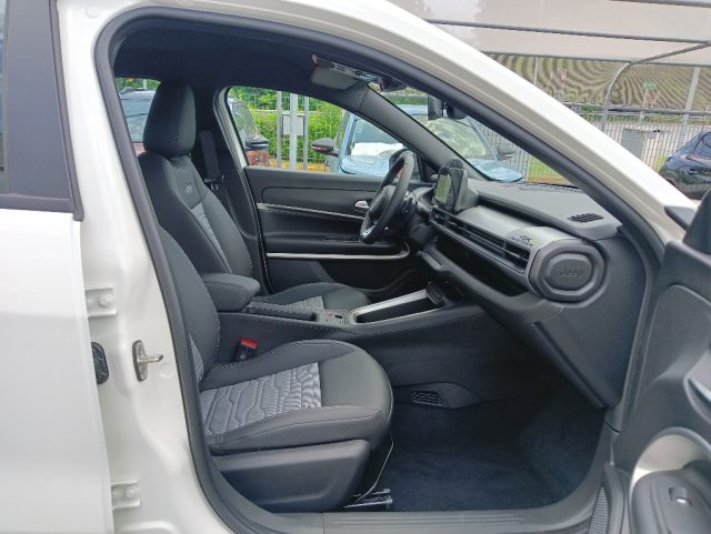 JEEP Avenger usata, con USB