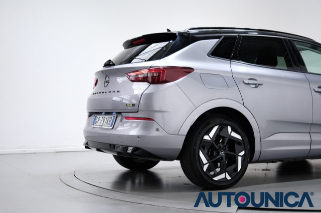 OPEL Grandland usata, con Carica per smartphone a induzione