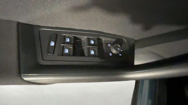 VOLKSWAGEN T-Roc usata, con Climatizzatore automatico, 2 zone